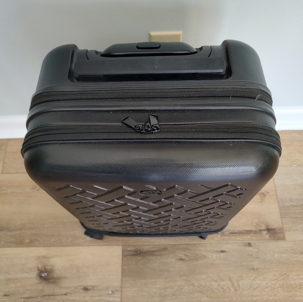 Lug Booster 4 Wheel Quilted Hard Side Carry On Suitcase Black 21"X14"X9" - Picture 9 of 12
